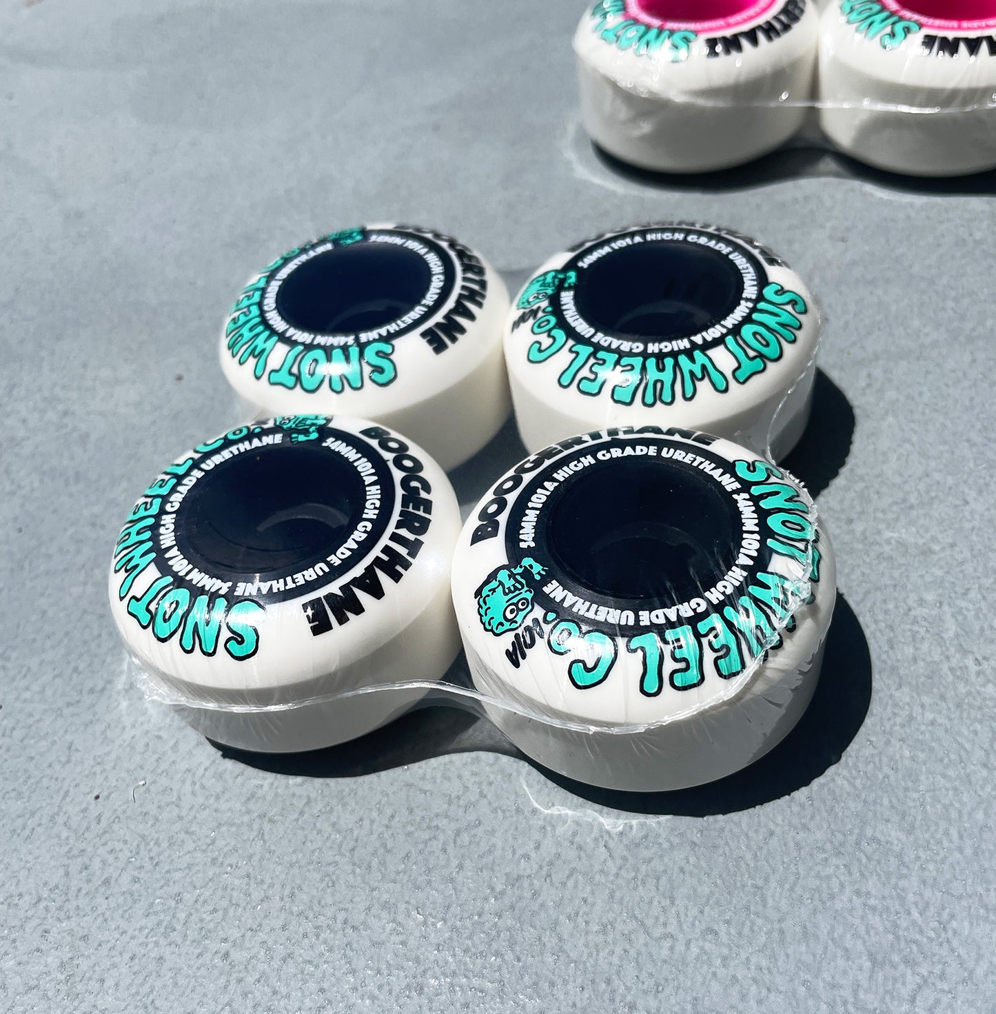 SNOT WHEEL CO.- BOOGERTHANE WHEELS WHITE/BLACK 54mm 101a